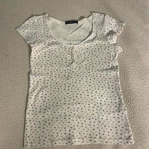 Brandy Melville 3 Button Long Zelly Top